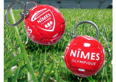 Porte-clés ballon personnalisé en imitation cuir pour le FC NIMES